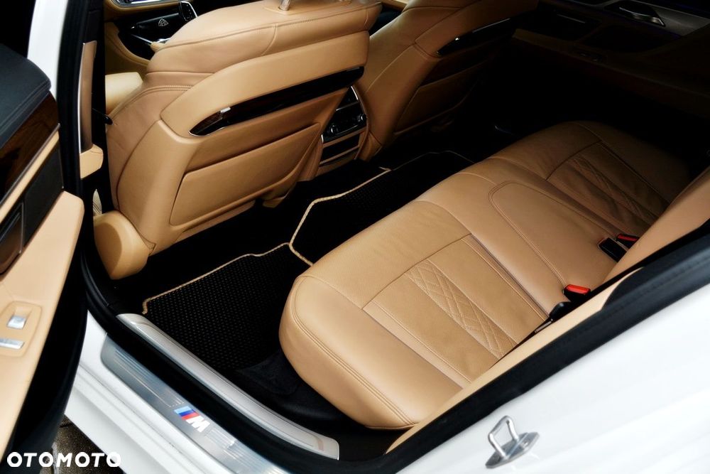 BMW Seria 7 750Li xDrive - 19