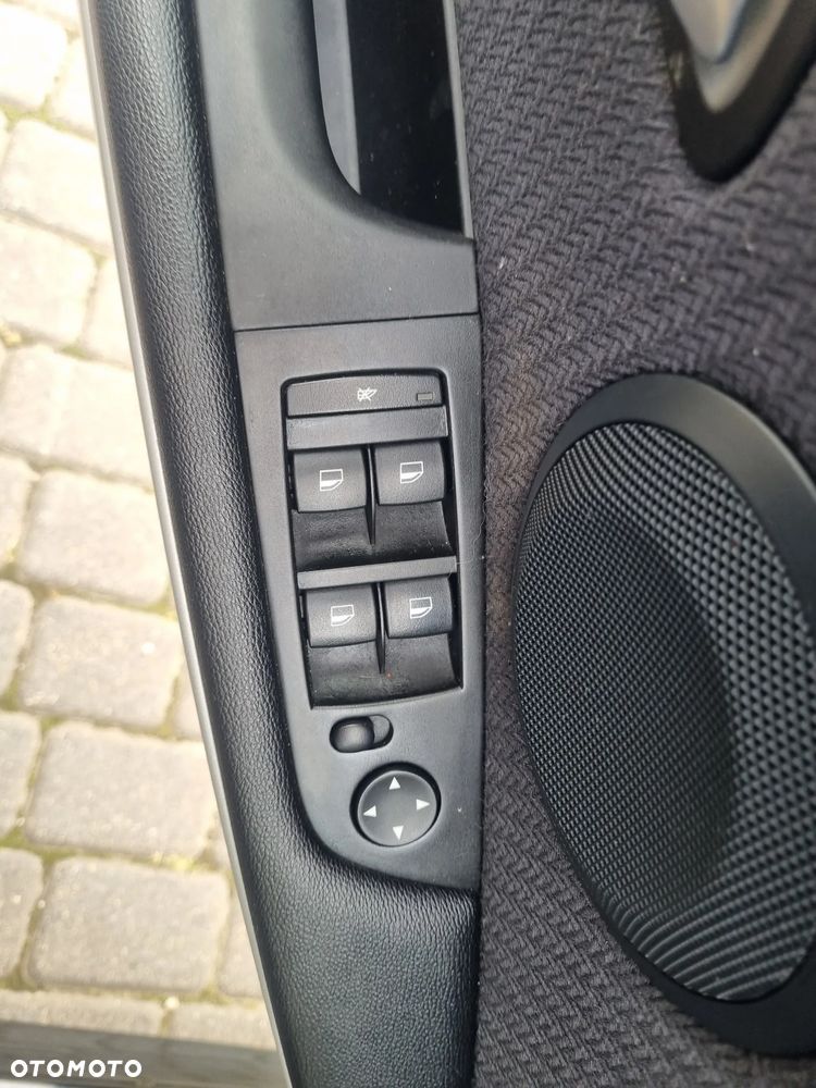 BMW Seria 3 318d DPF Edition Sport - 13