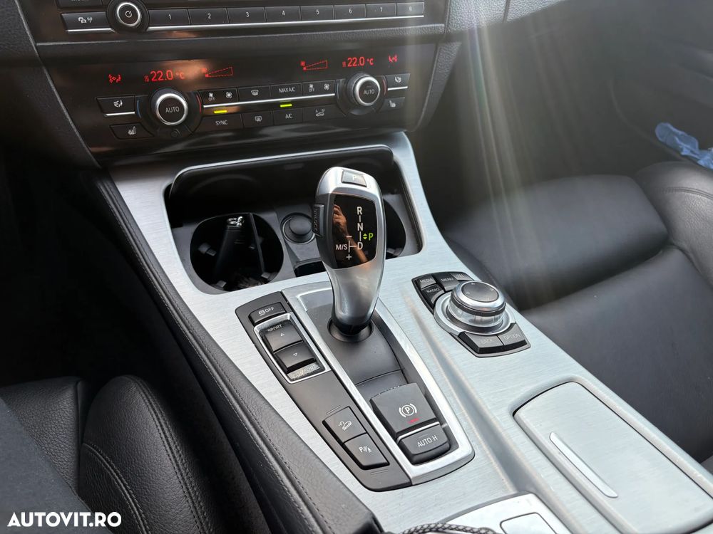 BMW Seria 5 520d xDrive - 23