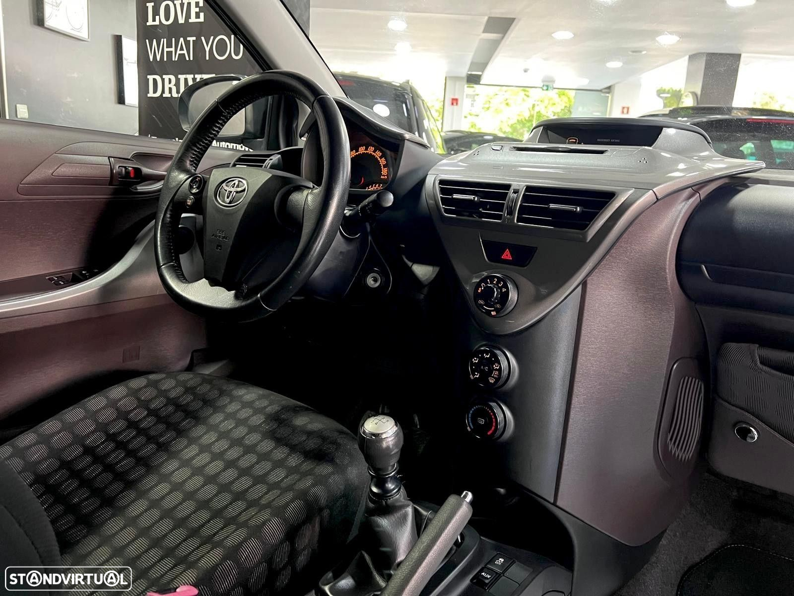 Toyota iQ 1.0 VVT-i 2 - 29