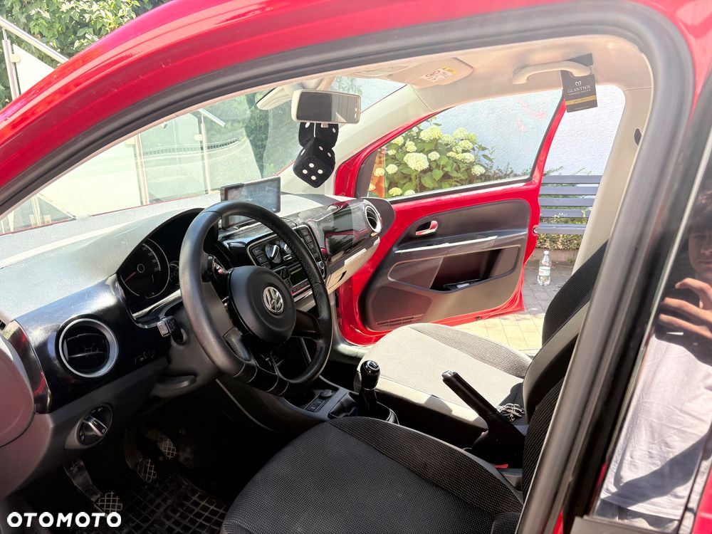 Volkswagen up! BlueMotion Technology colour fortana red - 8