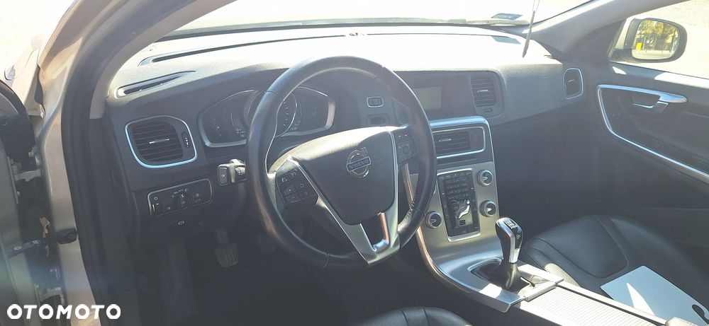 Volvo V60 T3 Drive-E Momentum - 9