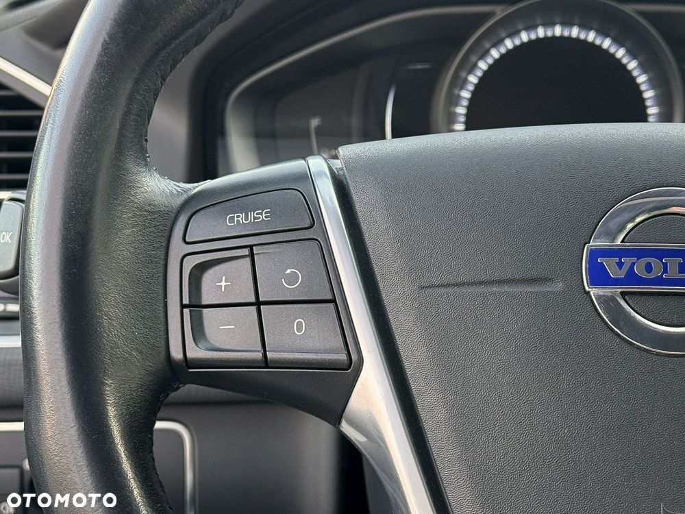 Volvo XC 60 D4 Momentum Pro - 14