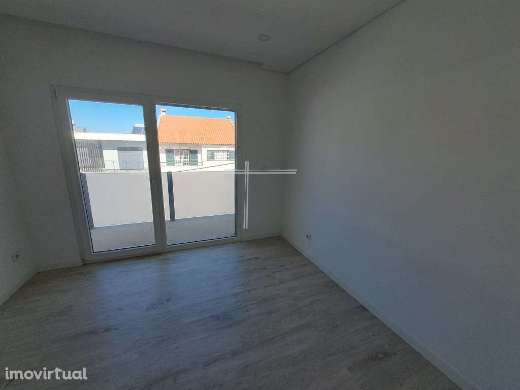 Moradia geminada T4, arquitetura contemporânea com garagem - Vale d... - Grande imagem: 5/26