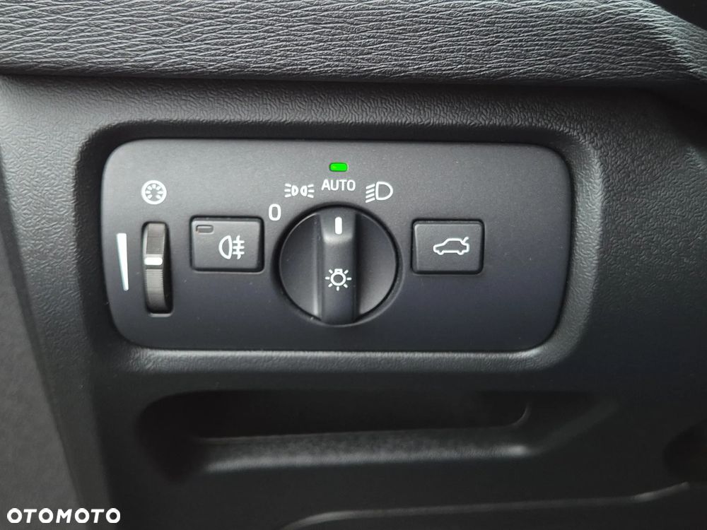 Volvo V40 T3 Drive-E Momentum - 10