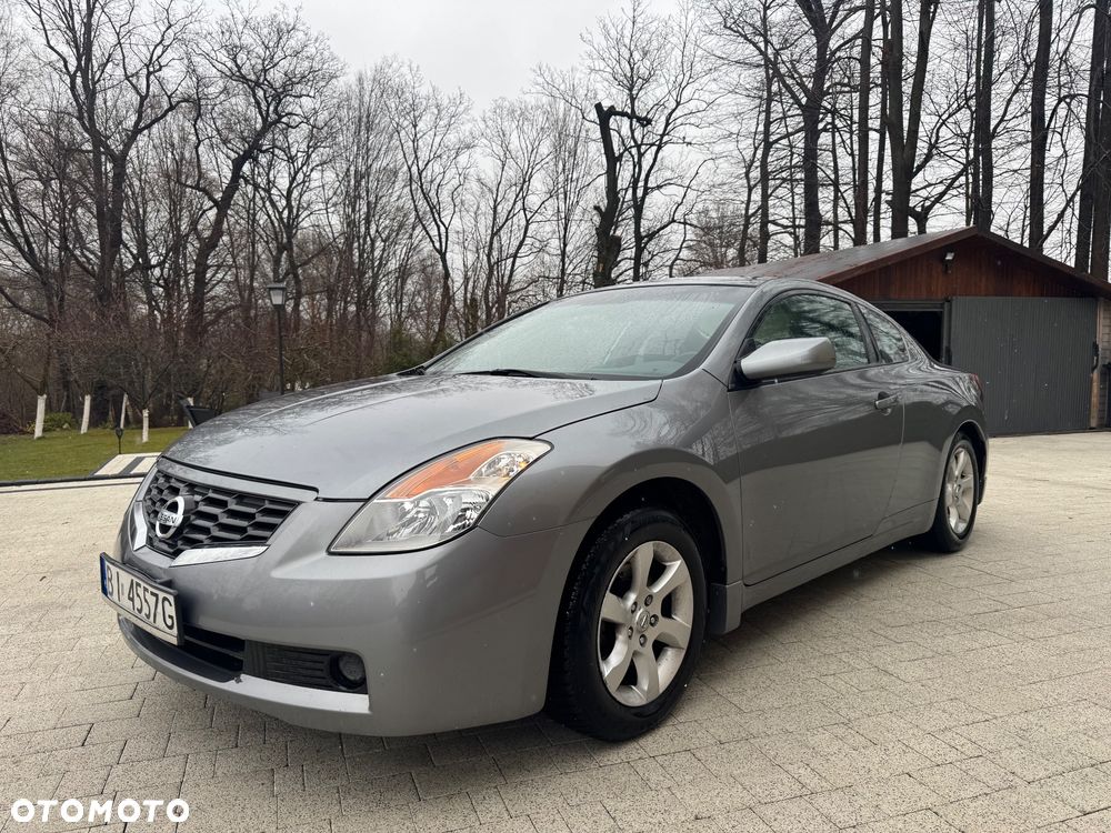 Nissan Altima - 2