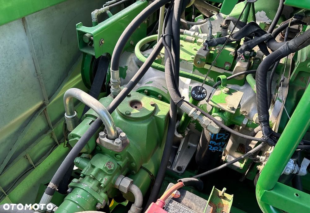 John Deere Kombajn John Deere 9750 STS z 2001 roku , 290 KM, HEADER - 8