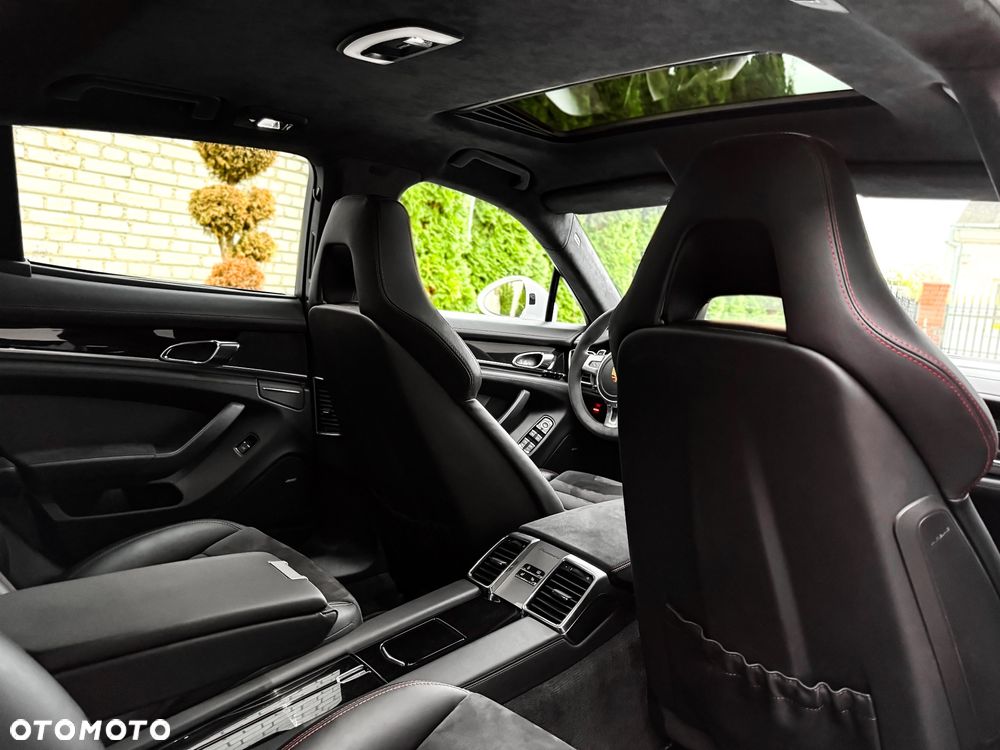 Porsche Panamera GTS - 32