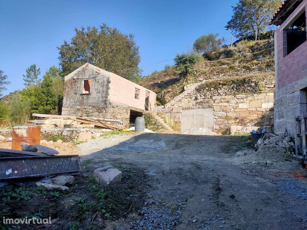 Moradias por recuperar - Grande imagem: 4/16