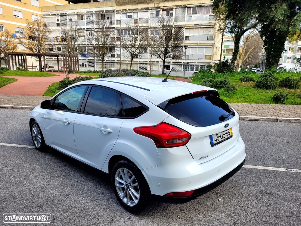 Ford Focus 1.5 TDCi ECOBlue Business - 4