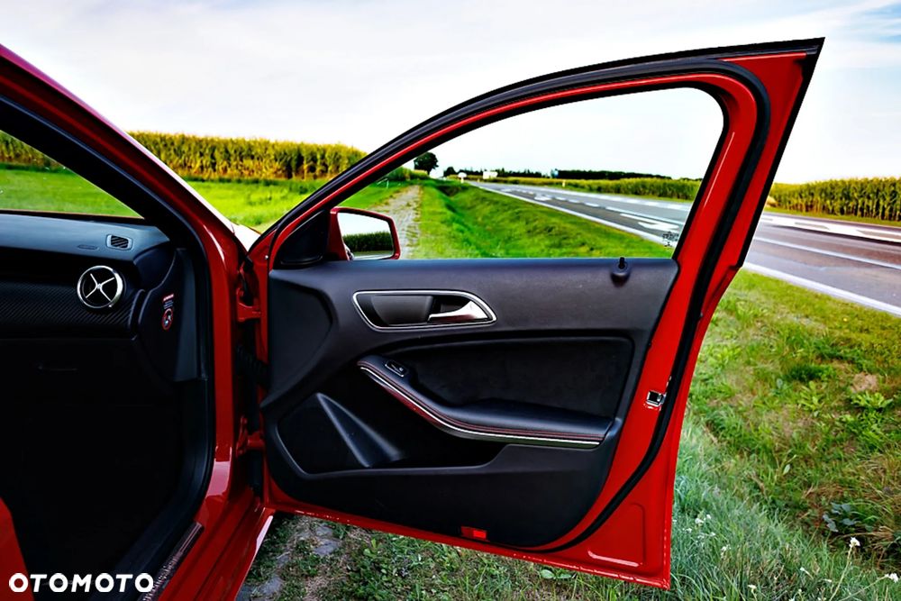 Mercedes-Benz Klasa A 180 BlueEfficiency Edition - 22