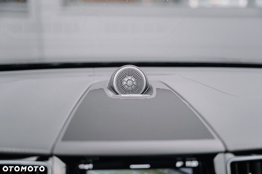 Volvo XC 60 T8 Plug-In Hybrid AWD Ultimate Dark - 19