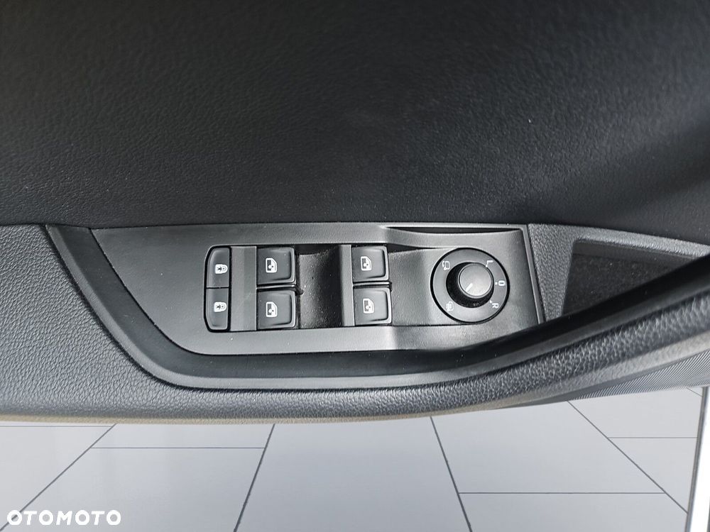 Skoda Superb 2.0 TDI SCR Ambition - 13