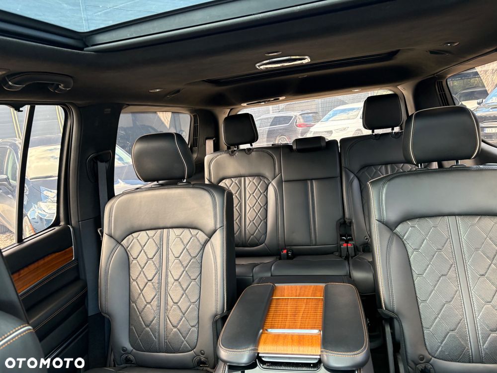 Jeep Grand Wagoneer - 18