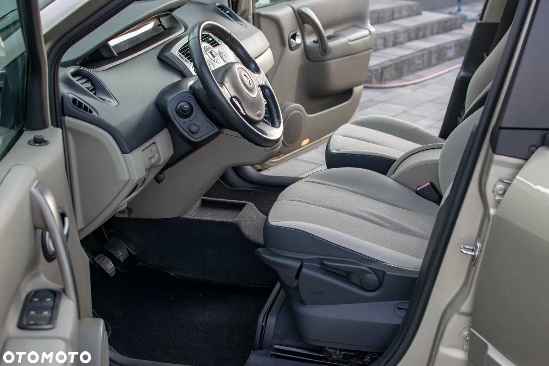 Renault Grand Scenic - 4