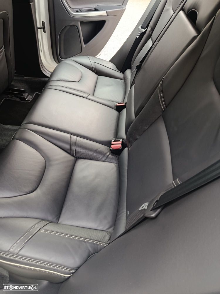 Volvo V60 2.0 D4 R-Design Momentum - 18
