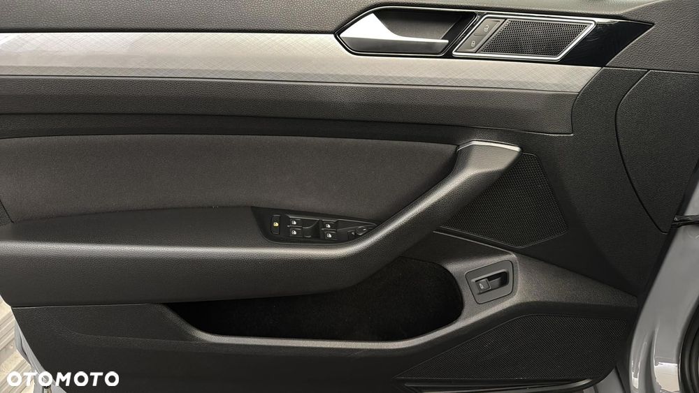 Volkswagen Passat Variant 2.0 TDI SCR Business DSG - 12