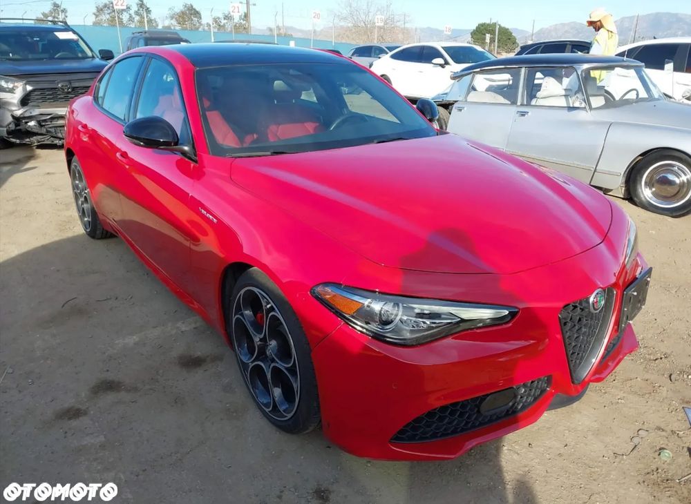 Alfa Romeo Giulia 2.0 Turbo 16V AT8-Q4 Veloce Ti - 2