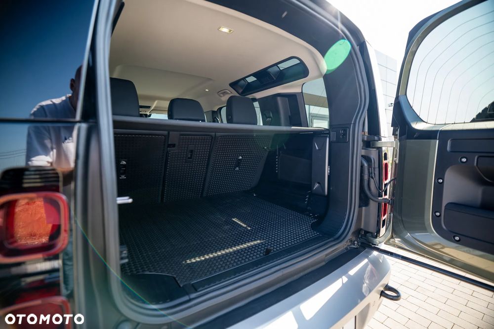 Land Rover Defender - 16