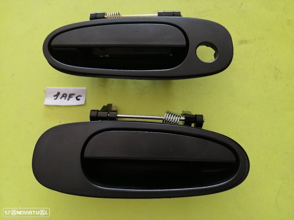 Puxadores de porta exteriores Toyota Corolla E10 NOVOS - 1