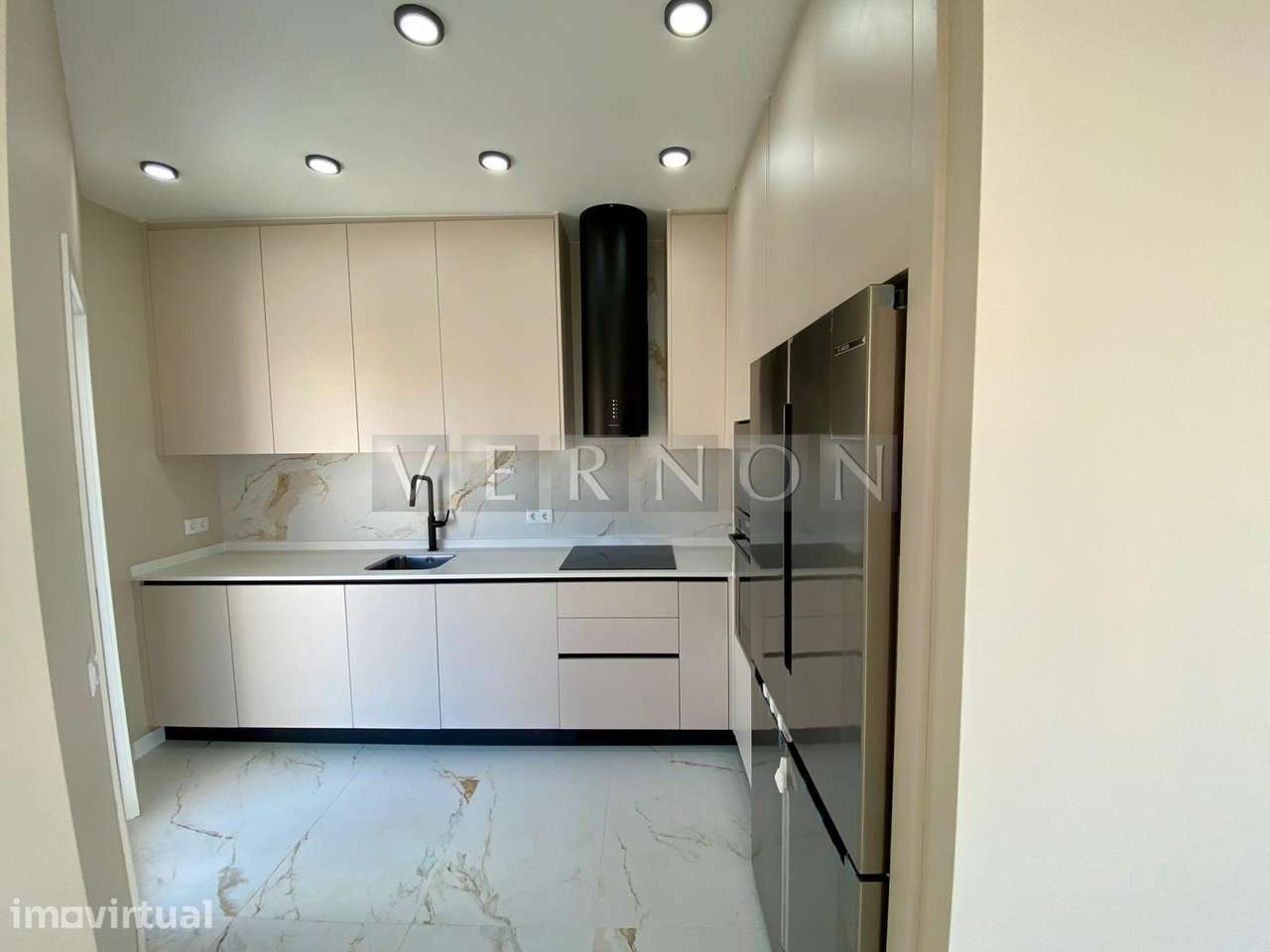 Exclusivo Apartamento T2+1 com Vista Mar em Armação de Pêra - Grande imagem: 2/23