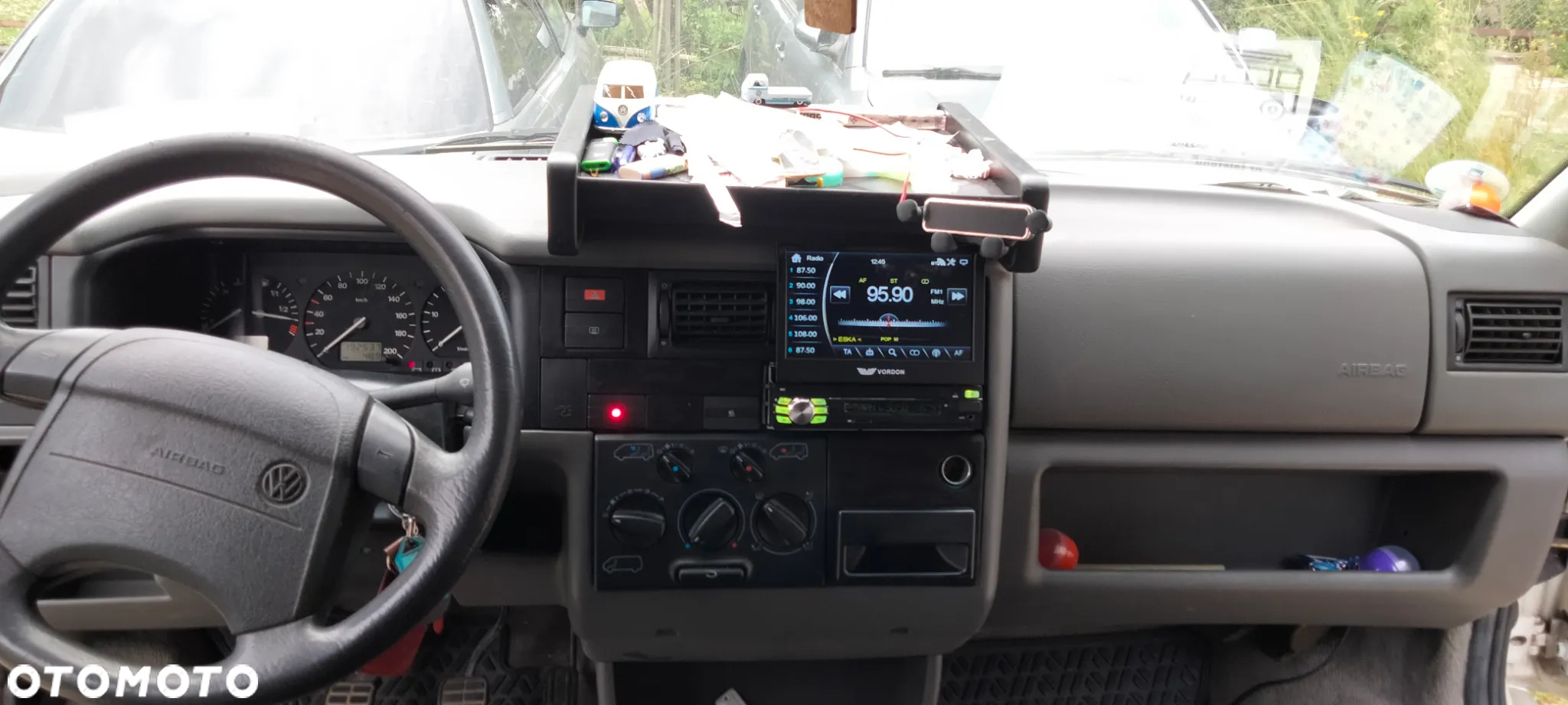 Volkswagen Caravelle - 7