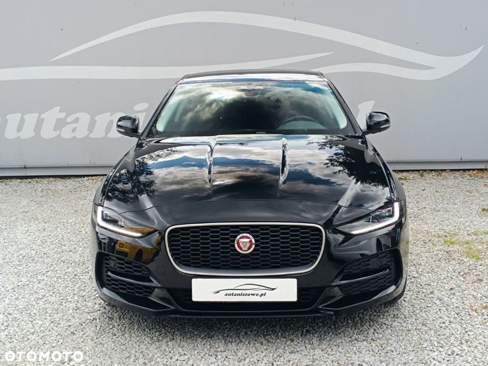 Jaguar XE - 11