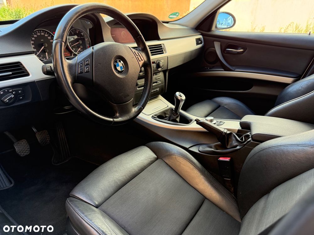 BMW Seria 3 325i - 21
