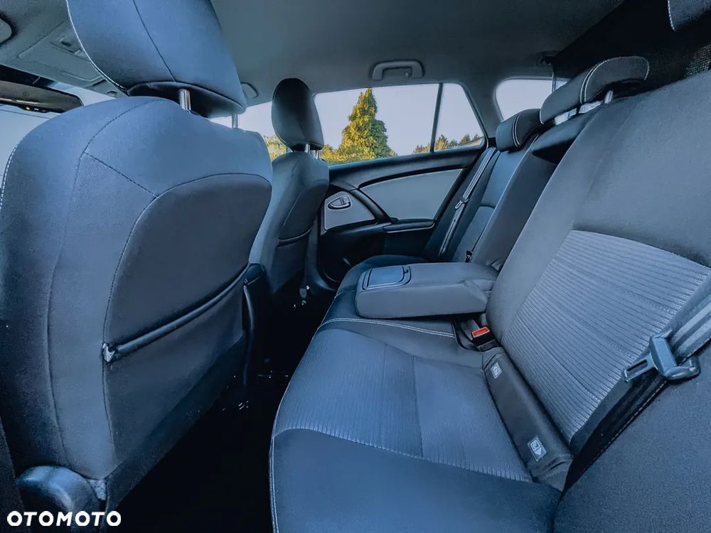 Toyota Avensis 1.8 Premium MS - 30