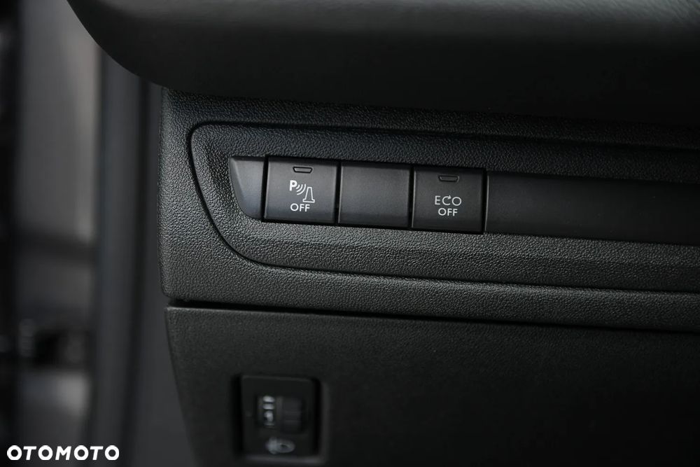 Peugeot 208 - 29