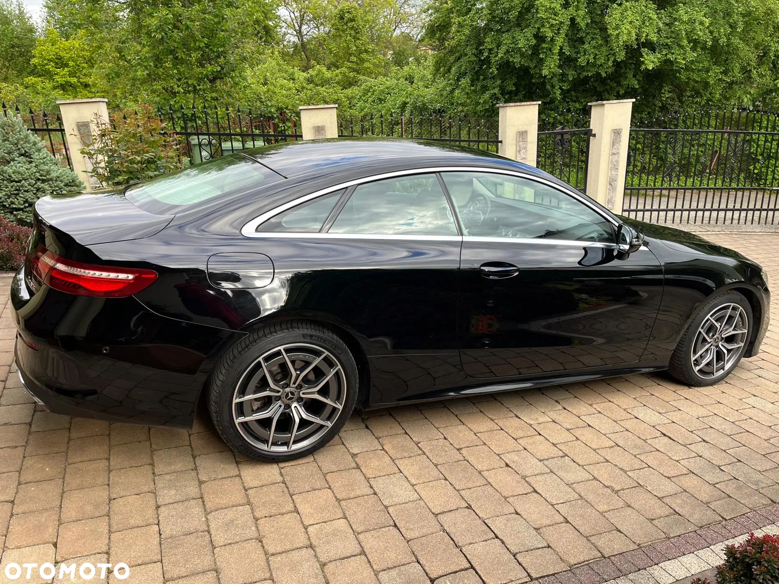 Mercedes-Benz Klasa E 220 d Coupe 4-Matic 9G-TRONIC - 6