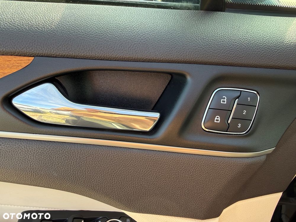 Lincoln MKC - 35
