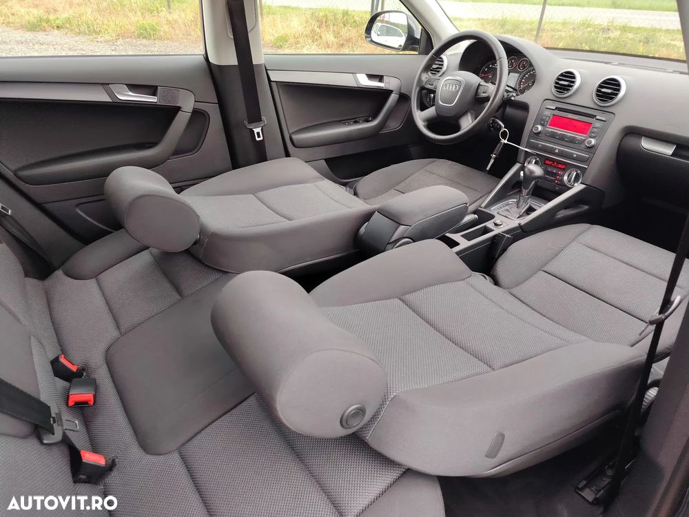 Audi A3 1.6 Sportback S tronic Attraction - 9