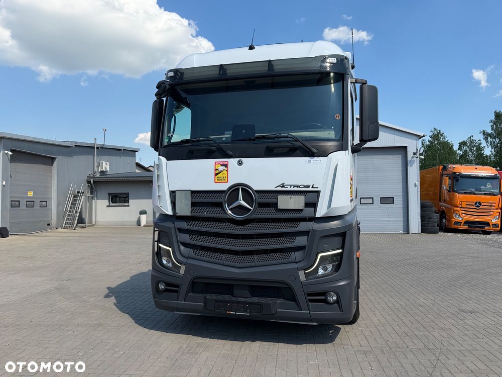Mercedes-Benz - 2