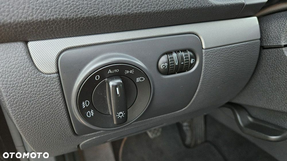 Volkswagen Golf 2.0 TDI DPF Highline - 18