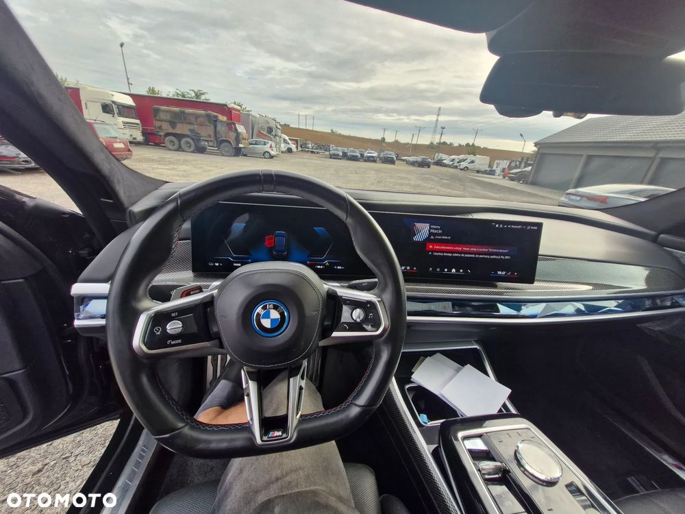 BMW i7 105.7kWh M70 xDrive - 24