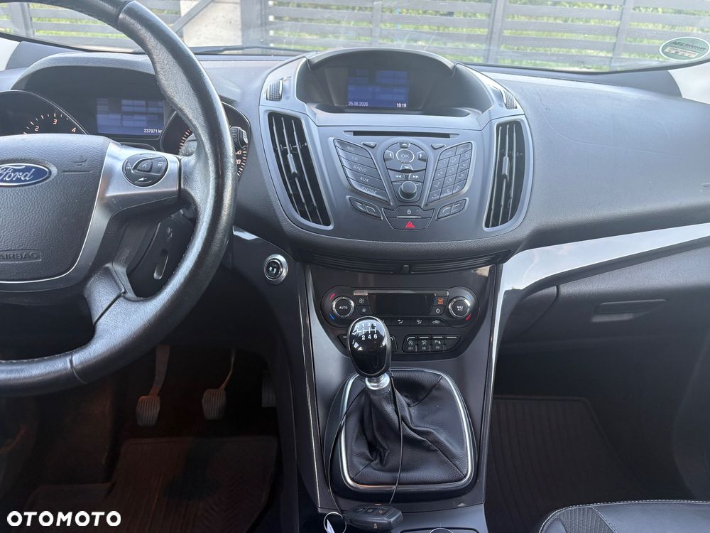 Ford Kuga 2.0 TDCi 2x4 Titanium - 14
