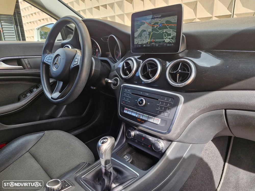 Mercedes-Benz CLA 200 d Shooting Brake Urban - 14