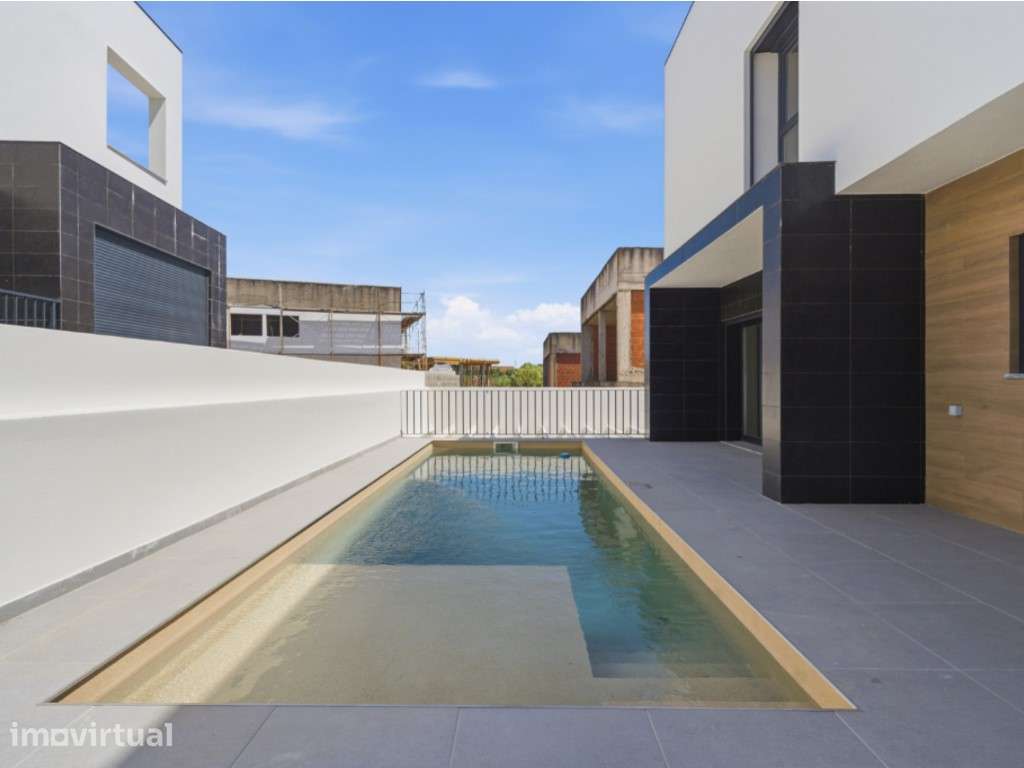 Moradia T5 de Luxo com Piscina e Jardim | Ponte do Rol | Torres Vedras - Grande imagem: 3/54