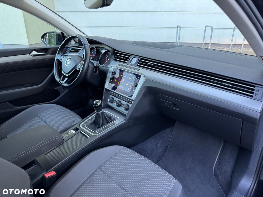 Volkswagen Passat - 23