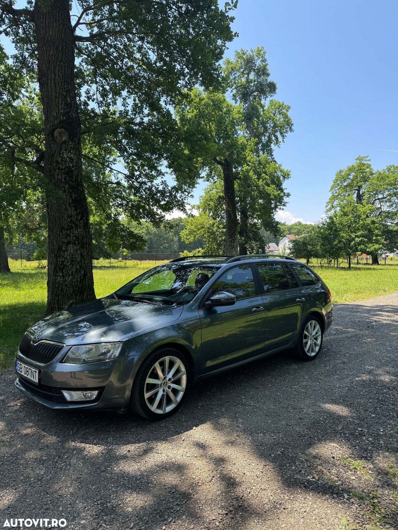Skoda Octavia 2.0 TDI DSG Ambition - 1