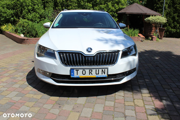 Skoda Superb Combi 2.0 TDI Premium Edition