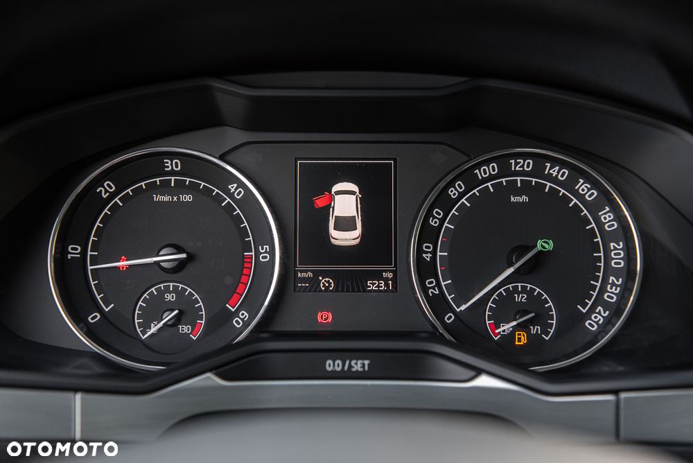 Skoda Superb 1.6 TDI DSG Ambition - 19