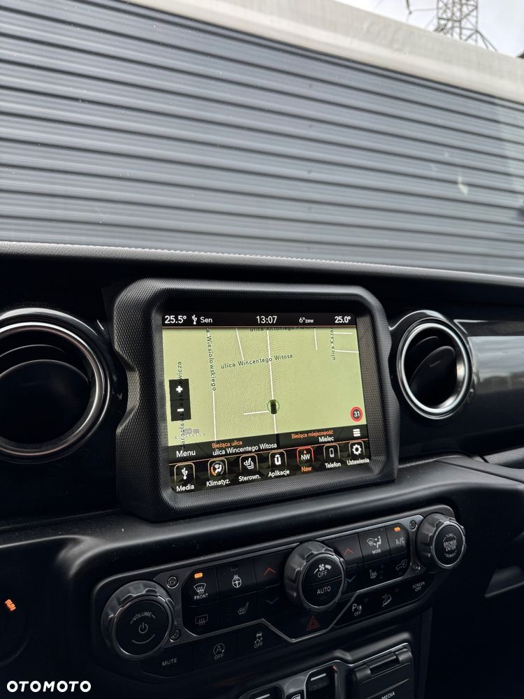 Jeep Wrangler - 24