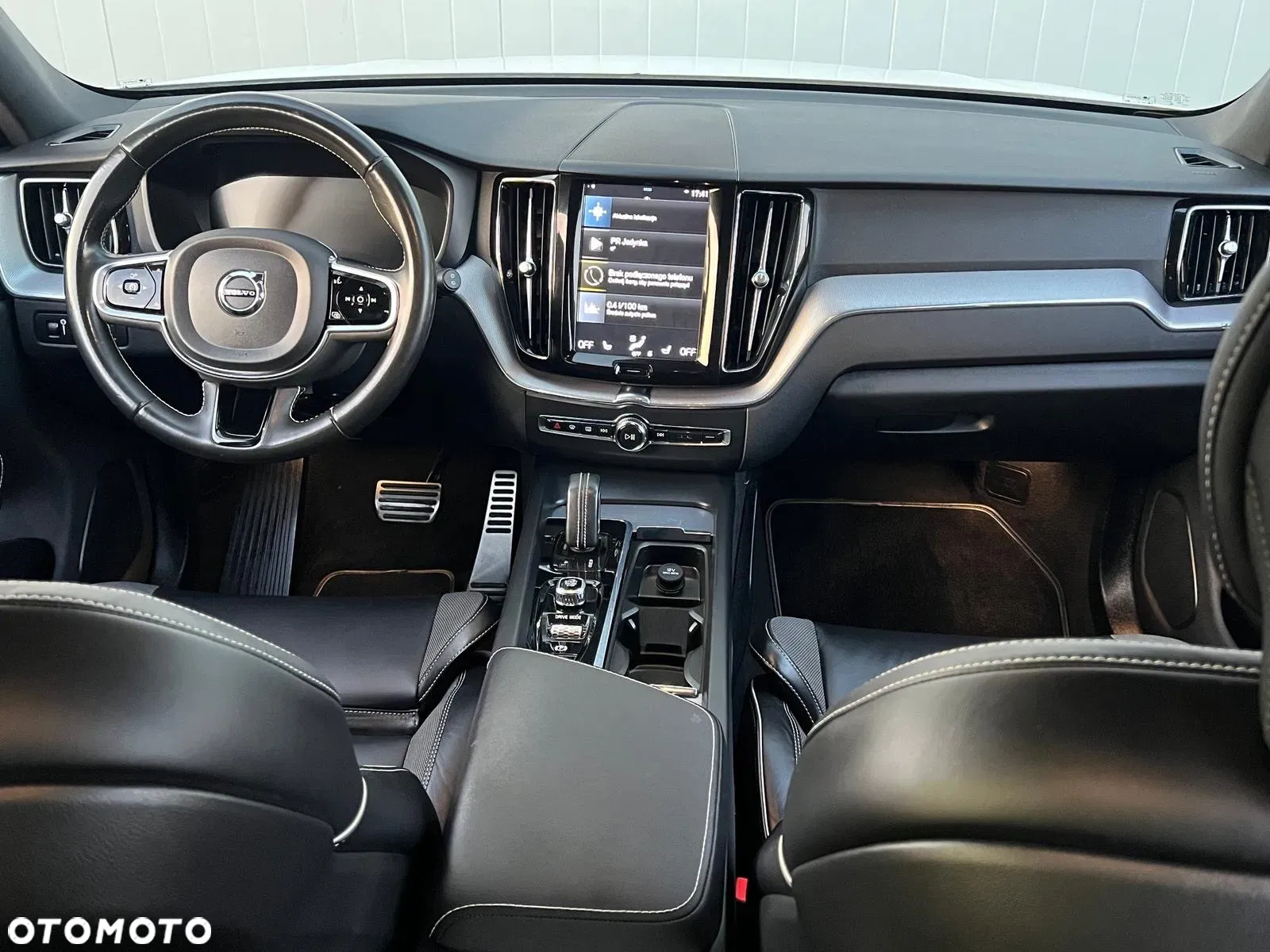 Volvo XC 60 T5 AWD R-Design - 27