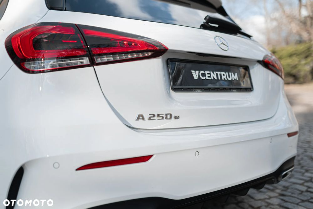 Mercedes-Benz Klasa A 250 E AMG Line 8G-DCT - 12