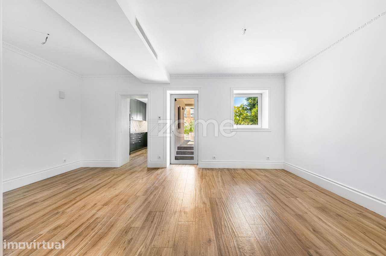 Moradia T3+1 renovada com jardim e garagem, Porto - Arrendamento - Grande imagem: 4/34
