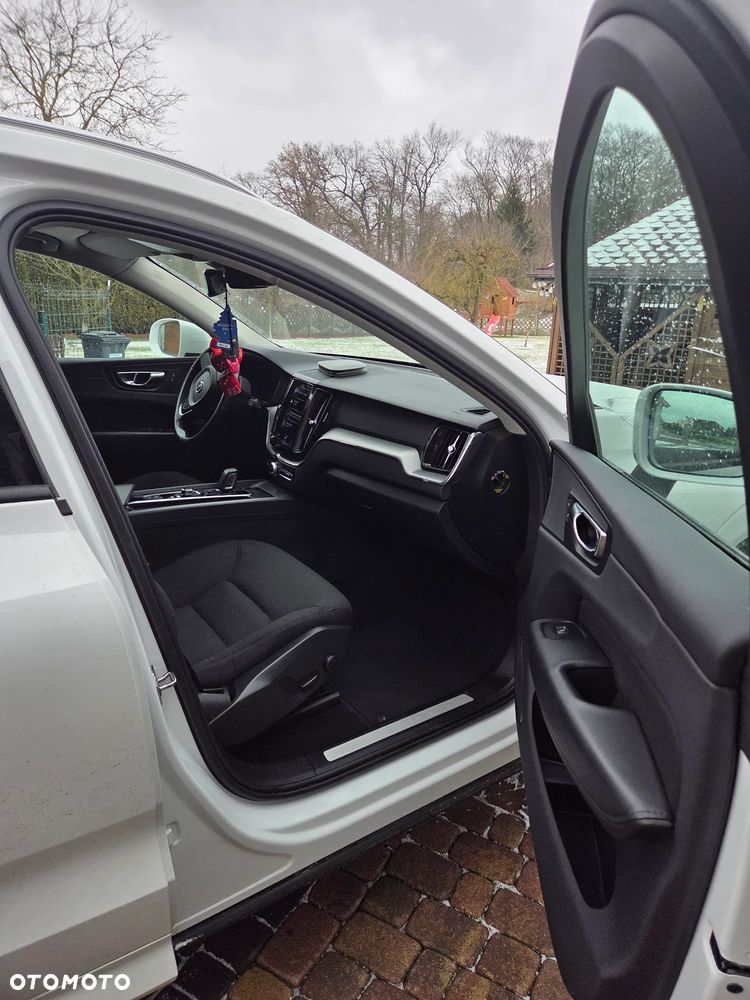 Volvo XC 60 T4 Momentum - 9