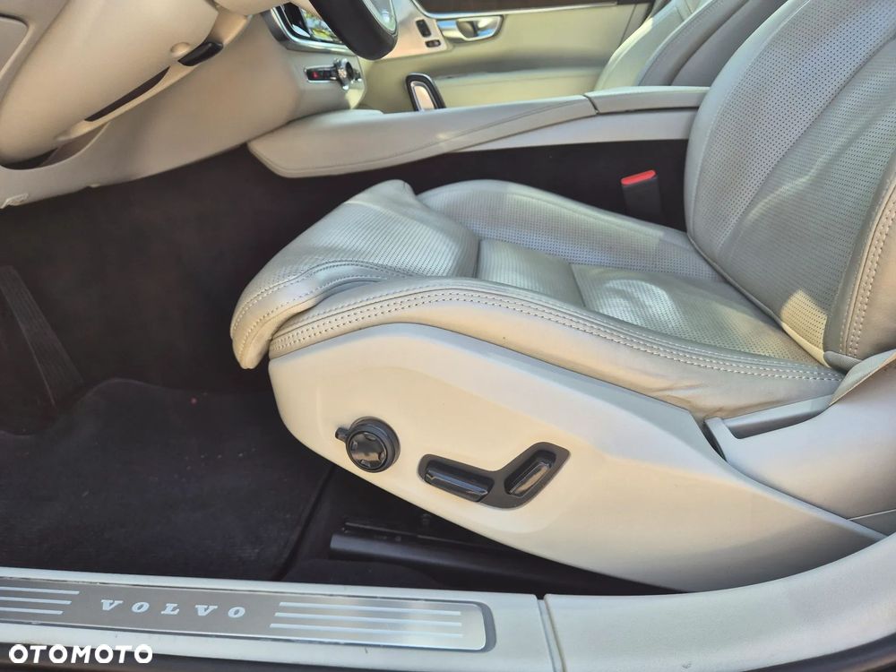 Volvo V90 Cross Country D5 AWD - 26