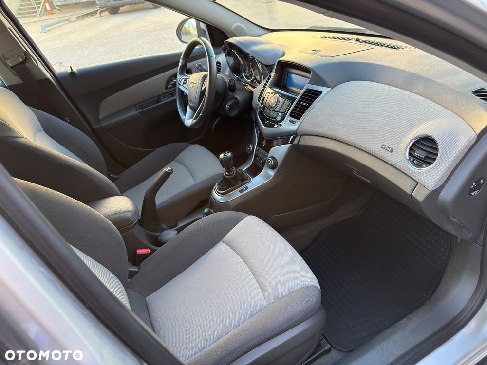 Chevrolet Cruze 1.8 LS - 14